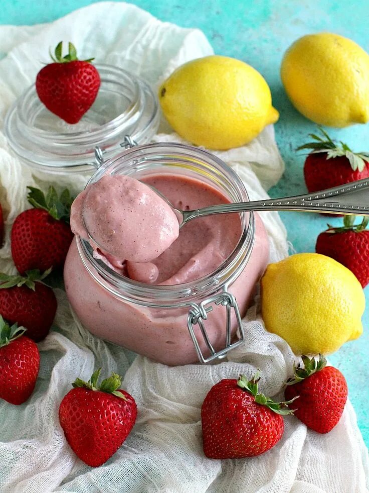 Клубничный курд для торта из замороженной клубники. Курд клубничный как выглядит. 100 грамм клубники. Клубничный курд рецепт. Клубничный курд для торта из замороженной клубники.