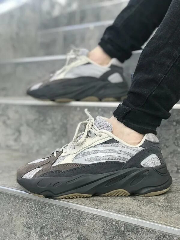 Adidas Yeezy Boost 700. Adidas izi Boost 700. Adidas Yeezy Boost 700 v2. Кроссовки adidas Yeezy 700. Изи буст 700 v2 би изи