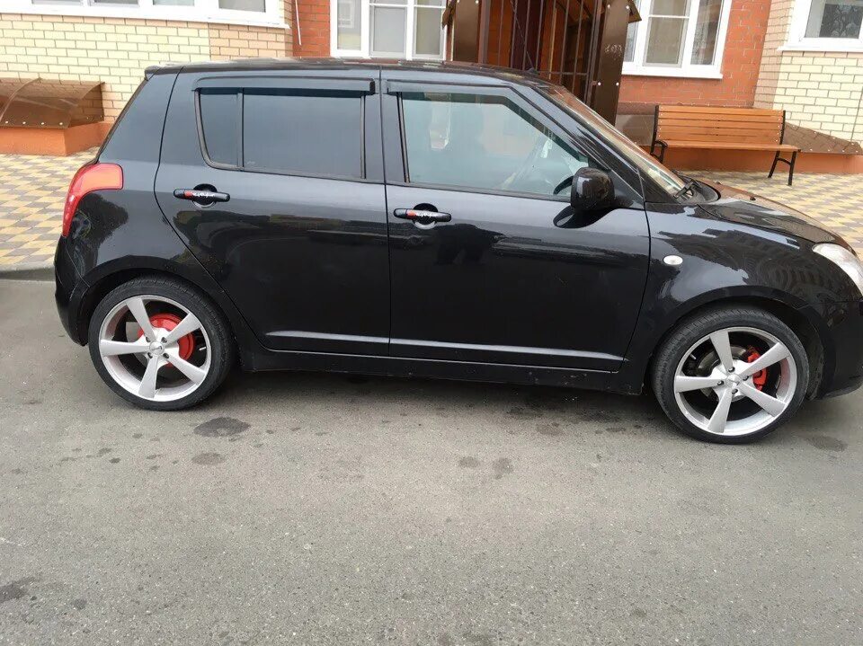 Свифт диски. Suzuki swift r17. сузуки свифт на 17 дисках.