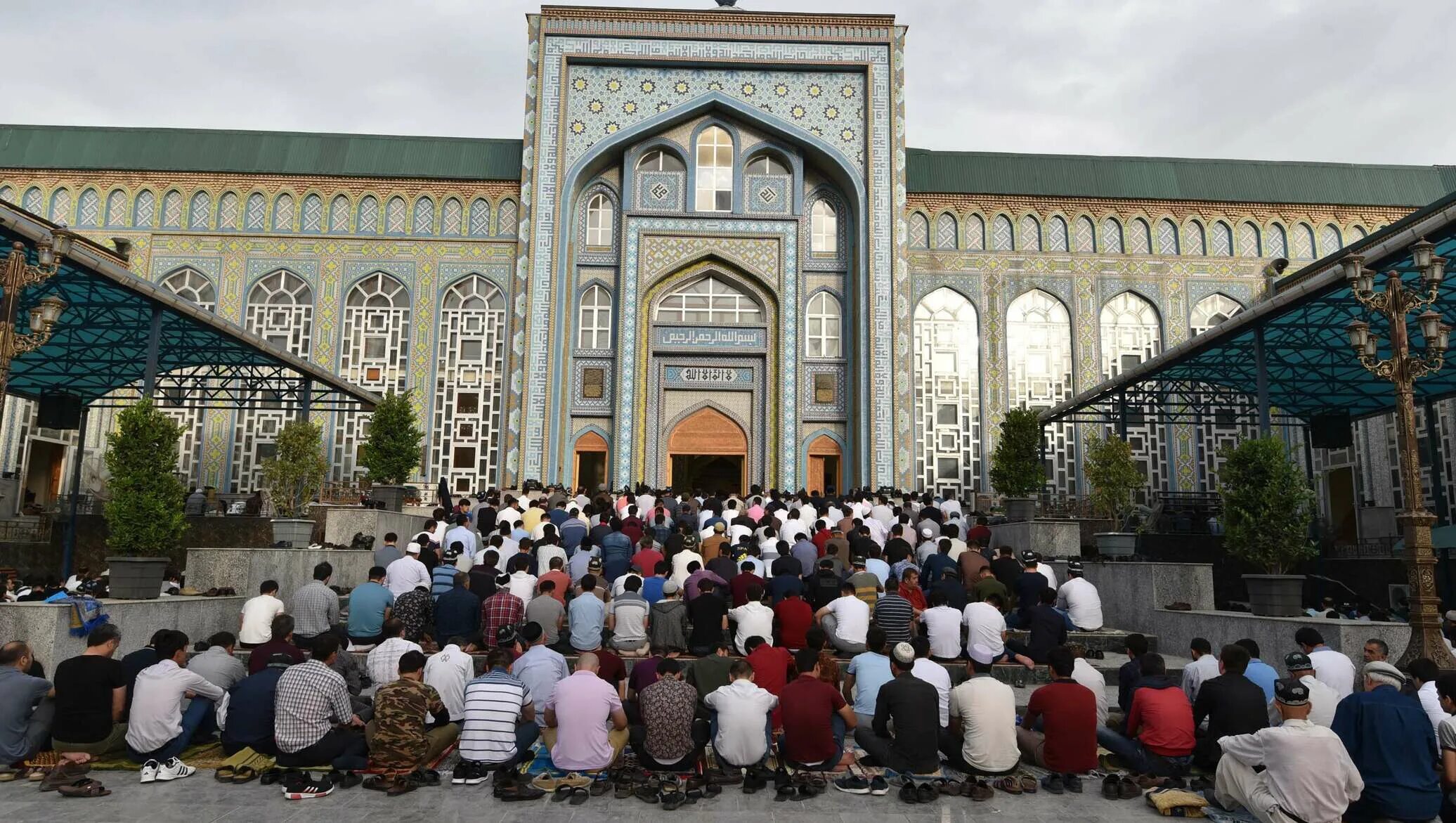 Мусульмане казахстана. Курбан байрам в душанбе. Иди рамазон таджикистан. Ид рамадан в таджикистане. Иди фитр душанбе.