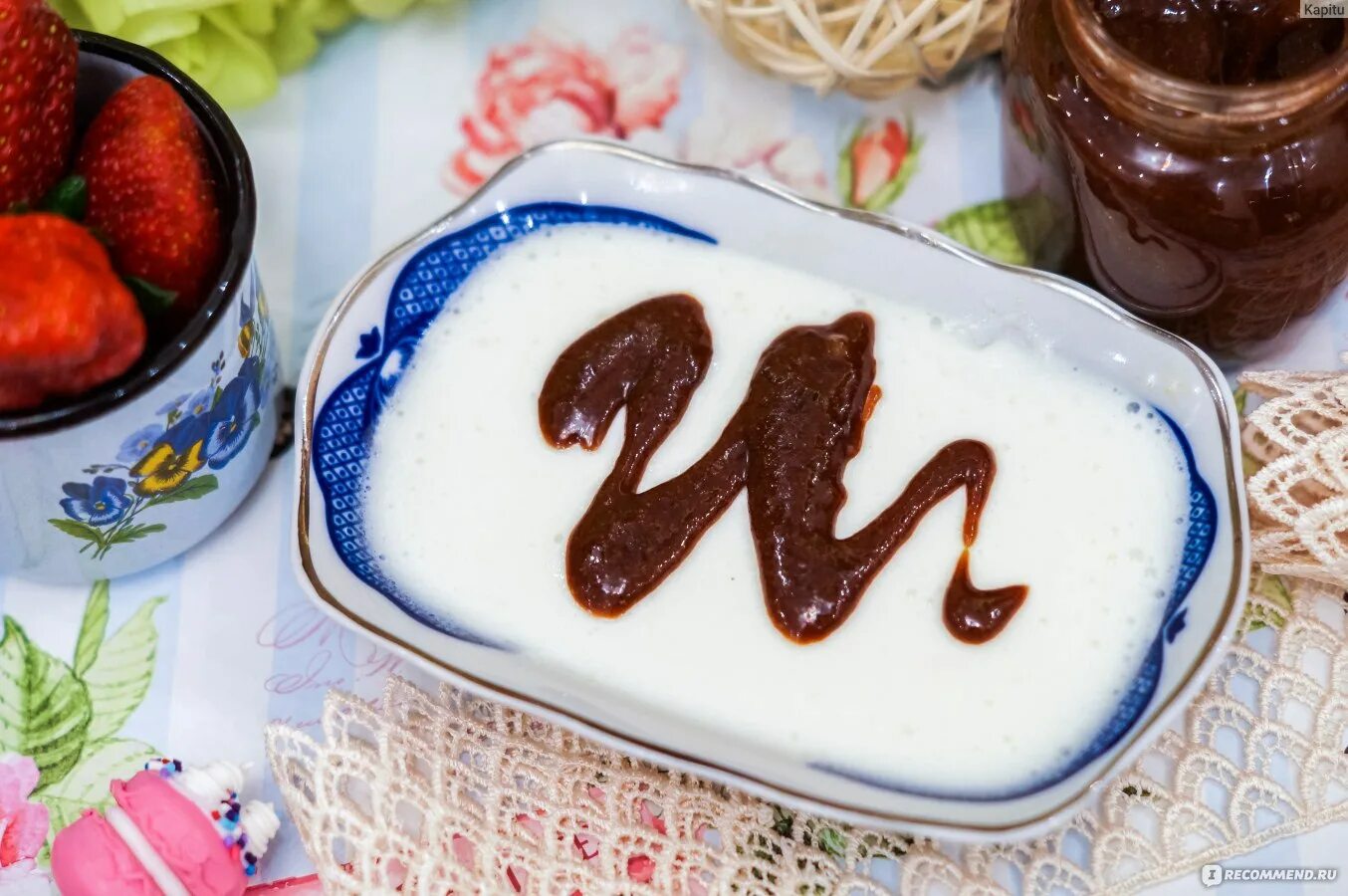 Задача у бабушки три банки варенья. 2 л и 5 литров сколько всего. Бабушка приготовила 6 2 3 л варенья. Сколько нужно дрожжей на 3 литровую банку. На 2 литра больше вишневого варенья.