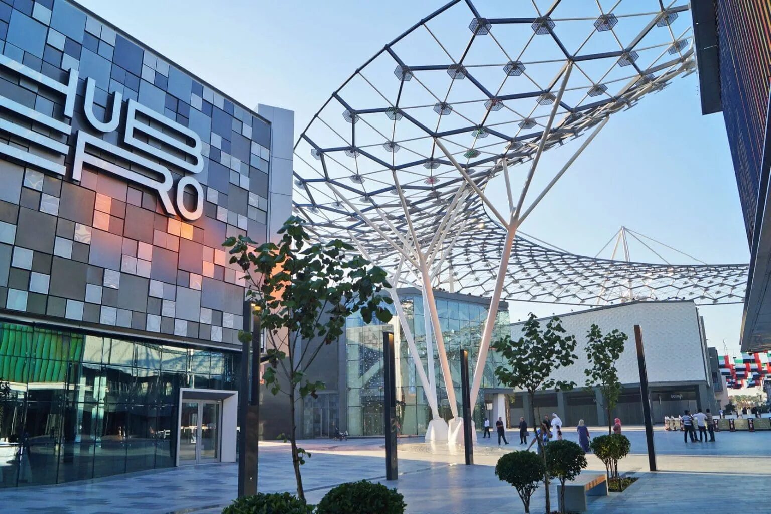 Торговый комплекс city walk dubai. City walk dubai магазины. Сити волк дубай. Сити волк дубай. Тц city walk.