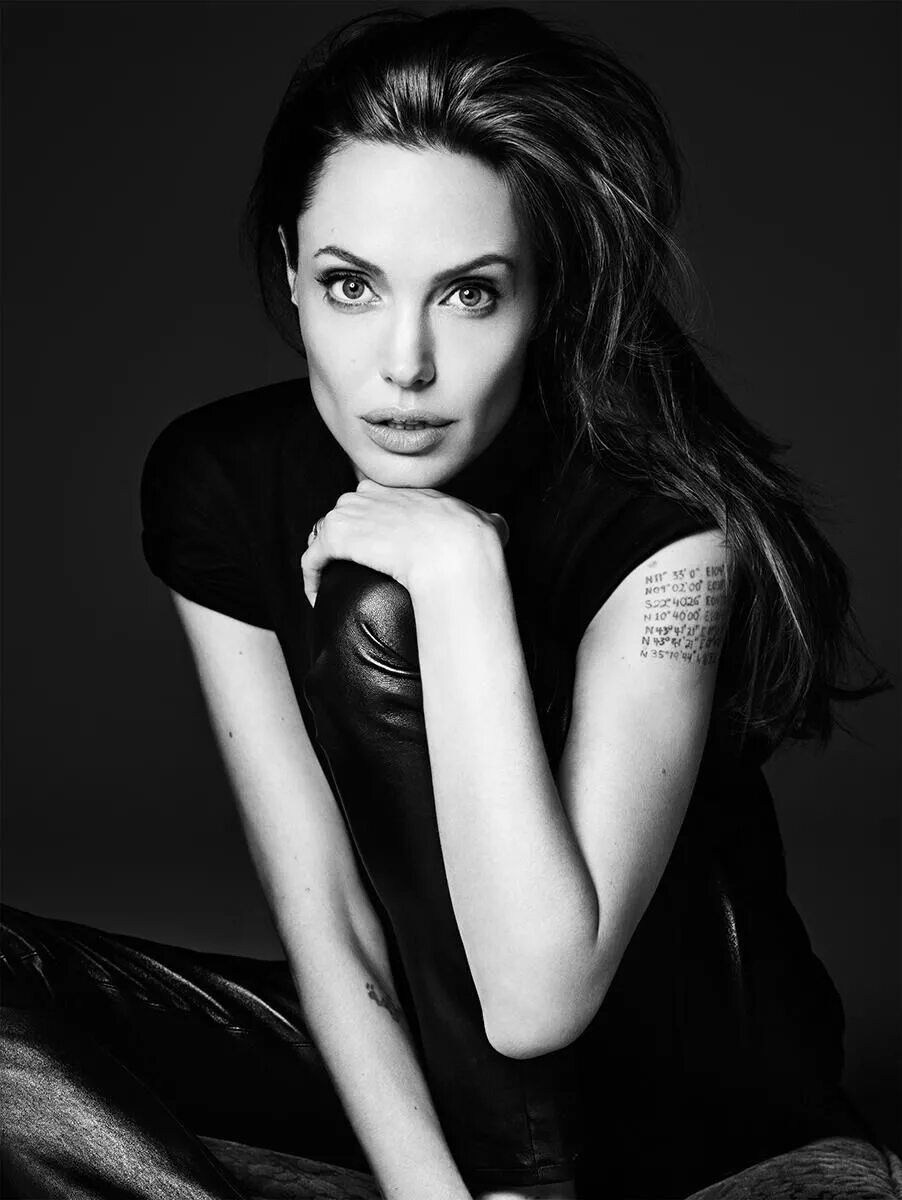 Фотосессии звезд. Анджелина Джоли. Анджелина Джоли фотосессия. Анджелина Джоли elle. Анджелина Джоли фотосессия портрет.
