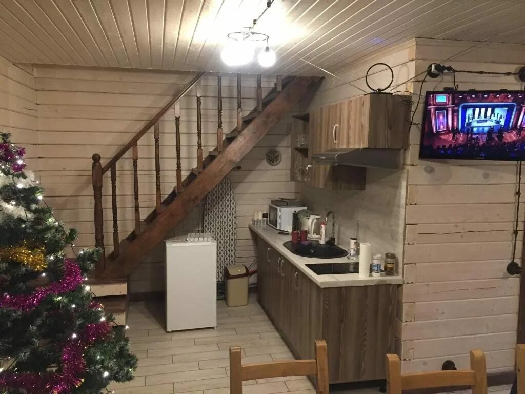 Баня сортавала. Двухэтажная баня с кухней. мини гостевой дом с баней. 2 этажный гостевой домик с сауной. современный гостевой дом с сауной.