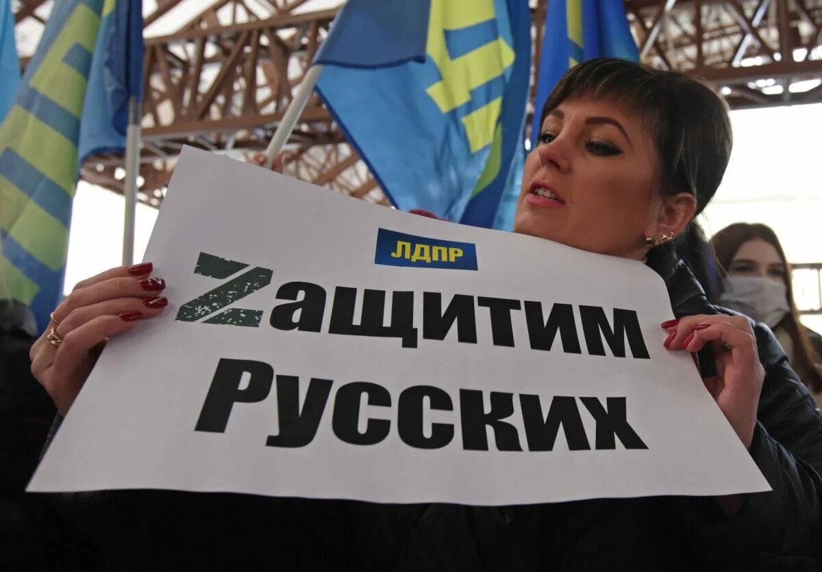 Уничтожить русский мир. Традиционные ценности карикатура. Уничтожить русский мир. Метро 2033 кремль. Флаг ссср над капитолием.