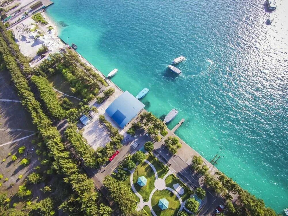 Ui hotels. Samann host guest house (хулхумале). Turquoise residence by ui. Turquoise hotel номер телевизора. The aquzz inn мальдивы.