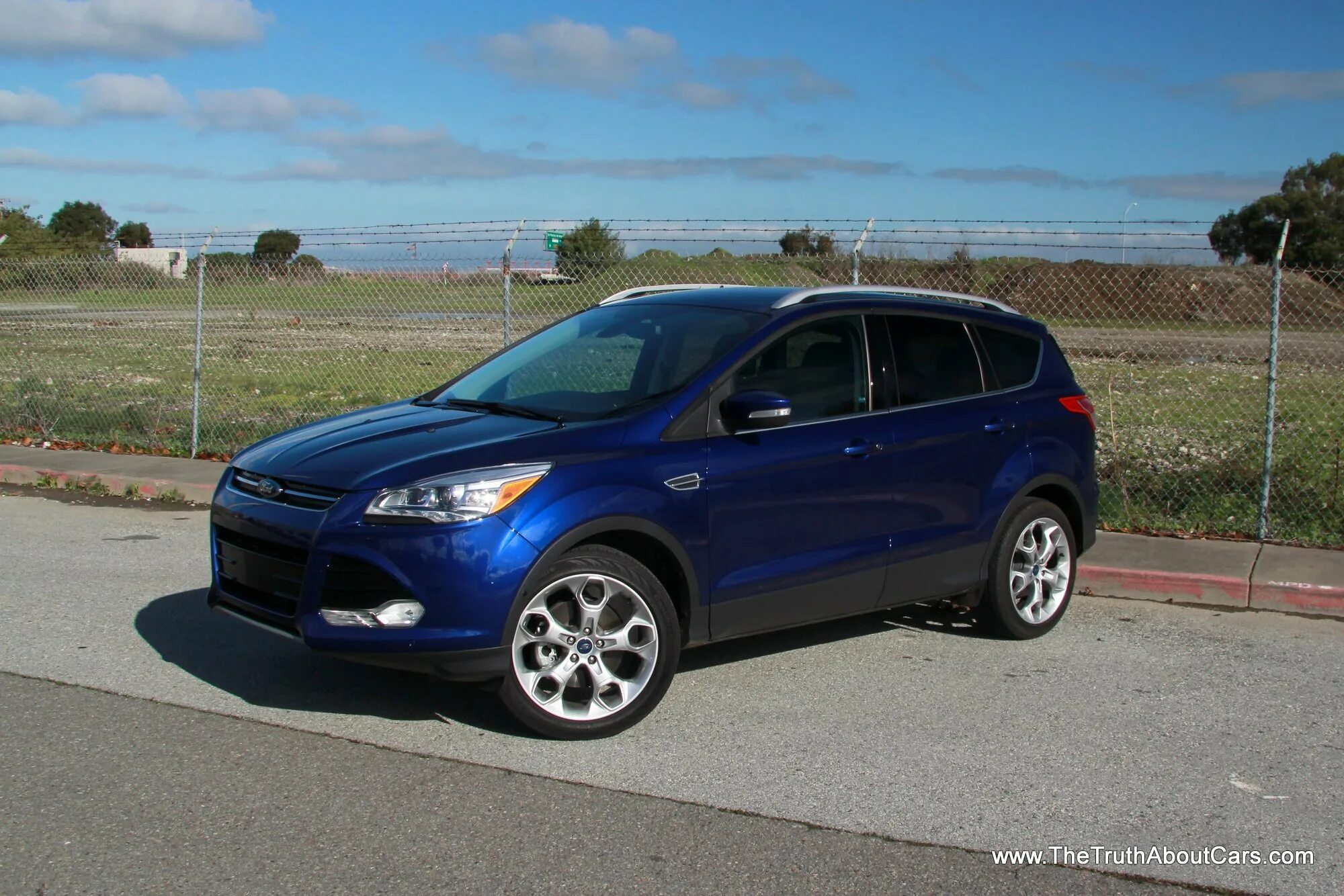 Форд титаниум купить. Форд Титаниум. Ford Escape Titanium 2013. Ford Escape 2014 Titanium. Ford Escape Titanium.