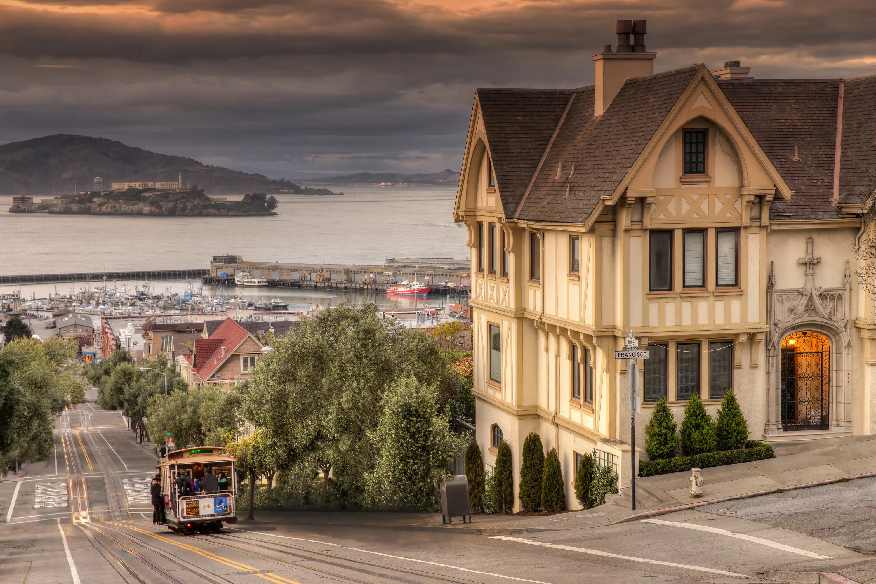 Город san. Рашен Хилл в Сан Франциско. Сан Франциско пригород. Сан Франциско холмы в городе. Сан Франциско в 1848.