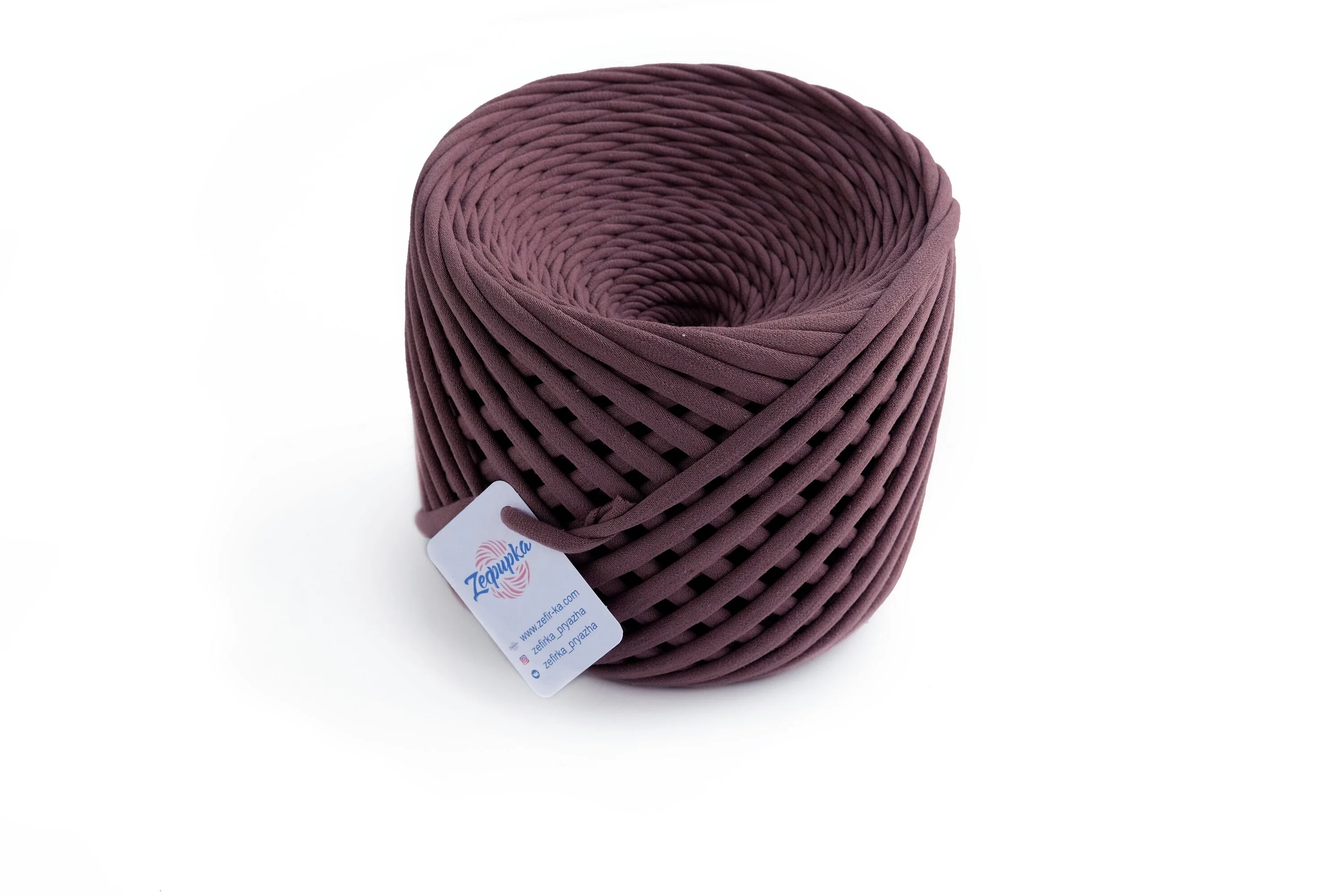 Одежда мокко санкт петербург. Мокко в одежде. Мокко в одежде. Цвет трюфель в пряже. Сочетание мокко в одежде.