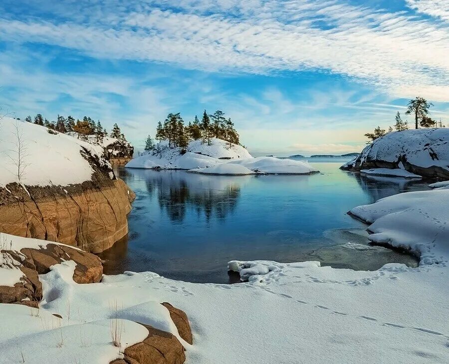 The shore of Lake Ladoga. Photo by Fedor Lashkov Самые красивые реки и озёра Рос