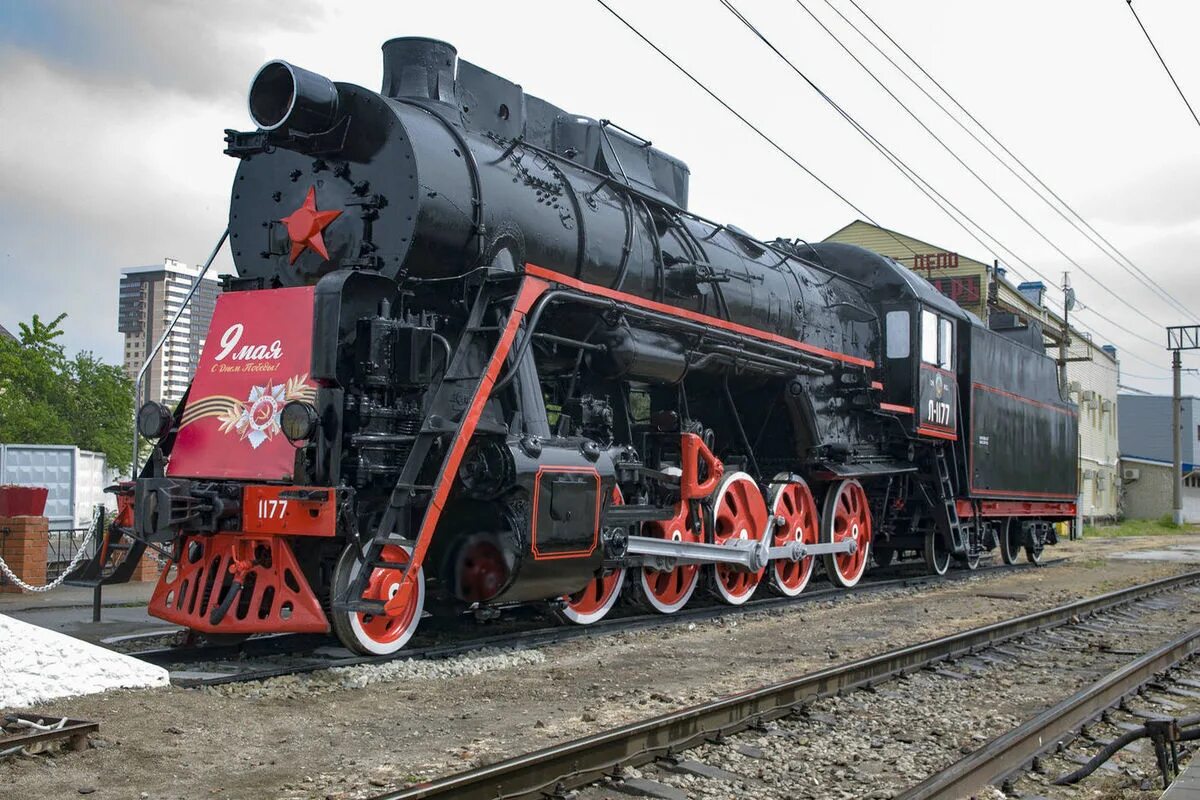 Паровоз краснодар после ивлева. Паровоз краснодар после ивлева. Памятник на вокзале краснодар 1. Паровоз старый оскол. Паровоз краснодар после ивлева.
