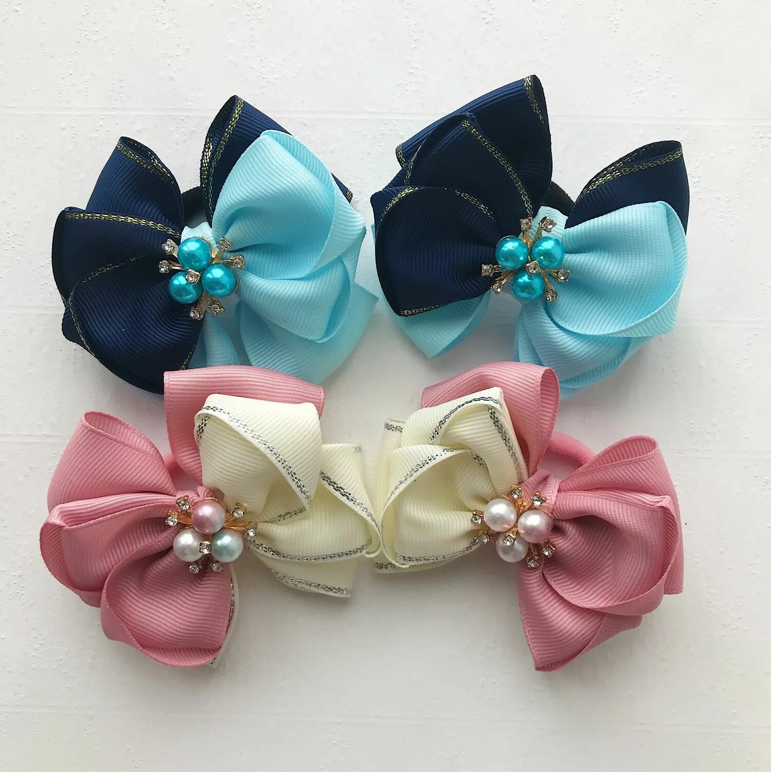 Детские резинки бантики. Заколки для школы. Впр банты. Мятные банты для волос. Бантик на заколке из репсовых лент.