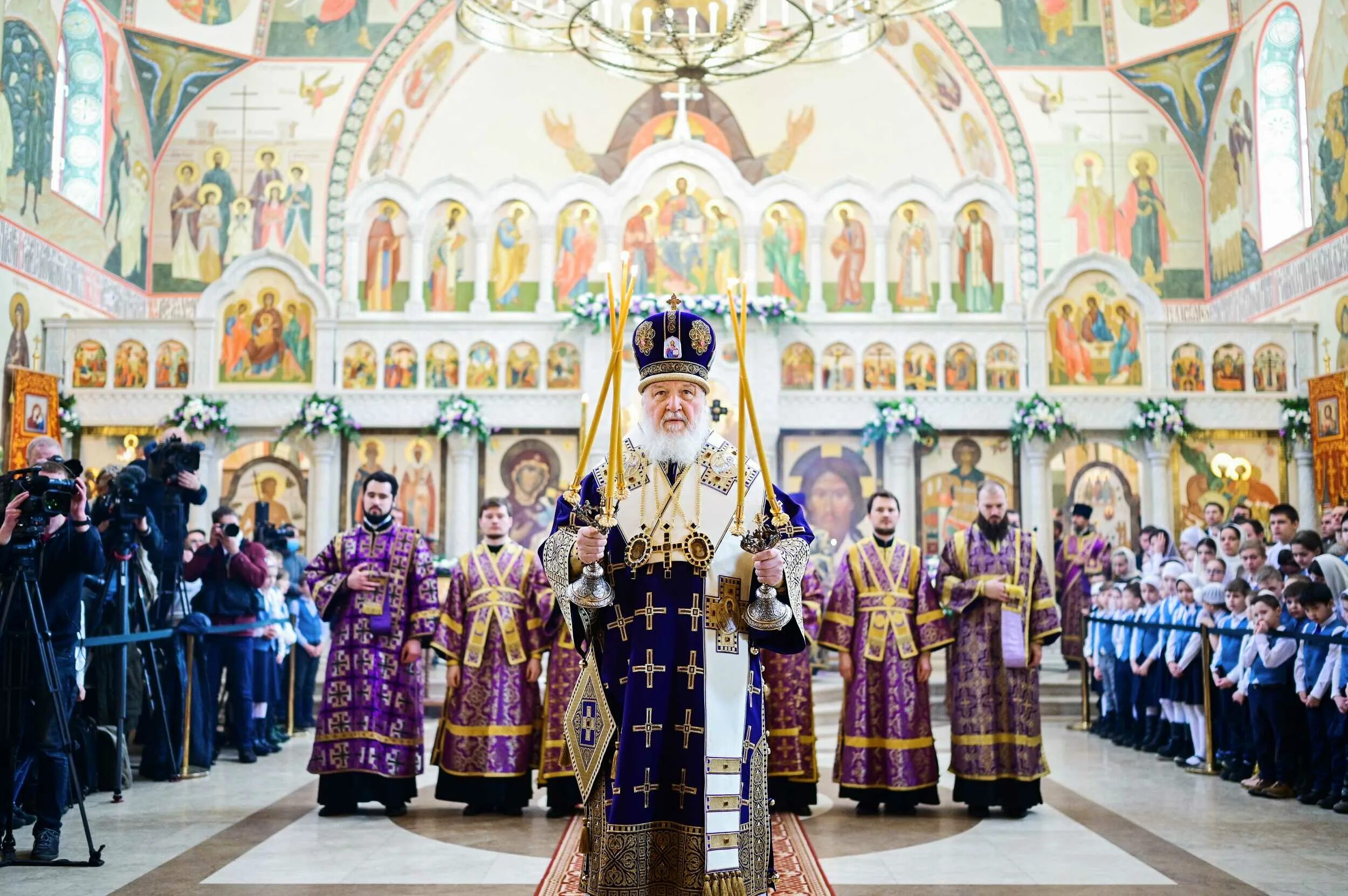 Храм Дмитрия Солунского Хорошево. Храм Святого великомученика Димитрия Солунского. Храм Святого Димитрия Солунского митрополия. Служба в храме Дмитрия Солунского в Хорошеве. Проповедь в первую неделю великого поста