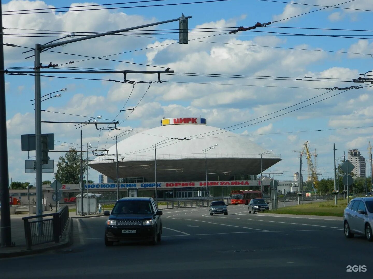 Парковка цирк казань. Казанский цирк стоянка. Парковка цирк казань. Казанский цирк парковка. Казанский государственный цирк.