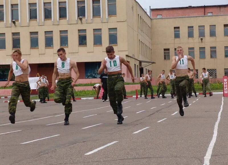 Бег в армии. Занятия спортом в армии. Пробежка в армии. Бег в армии России.