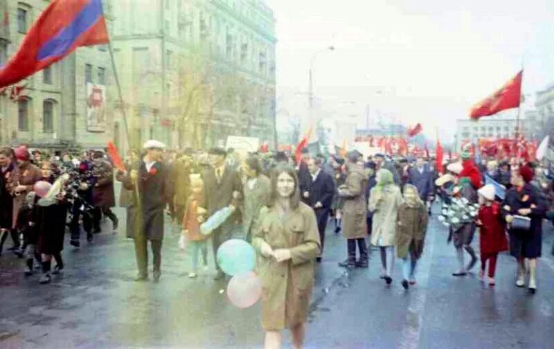 1 мая 1988. Первомай демонстрация Ленинград. Парад Октябрьской революции 1980. Парад 1 мая СССР. Демонстрация 1 мая в СССР.
