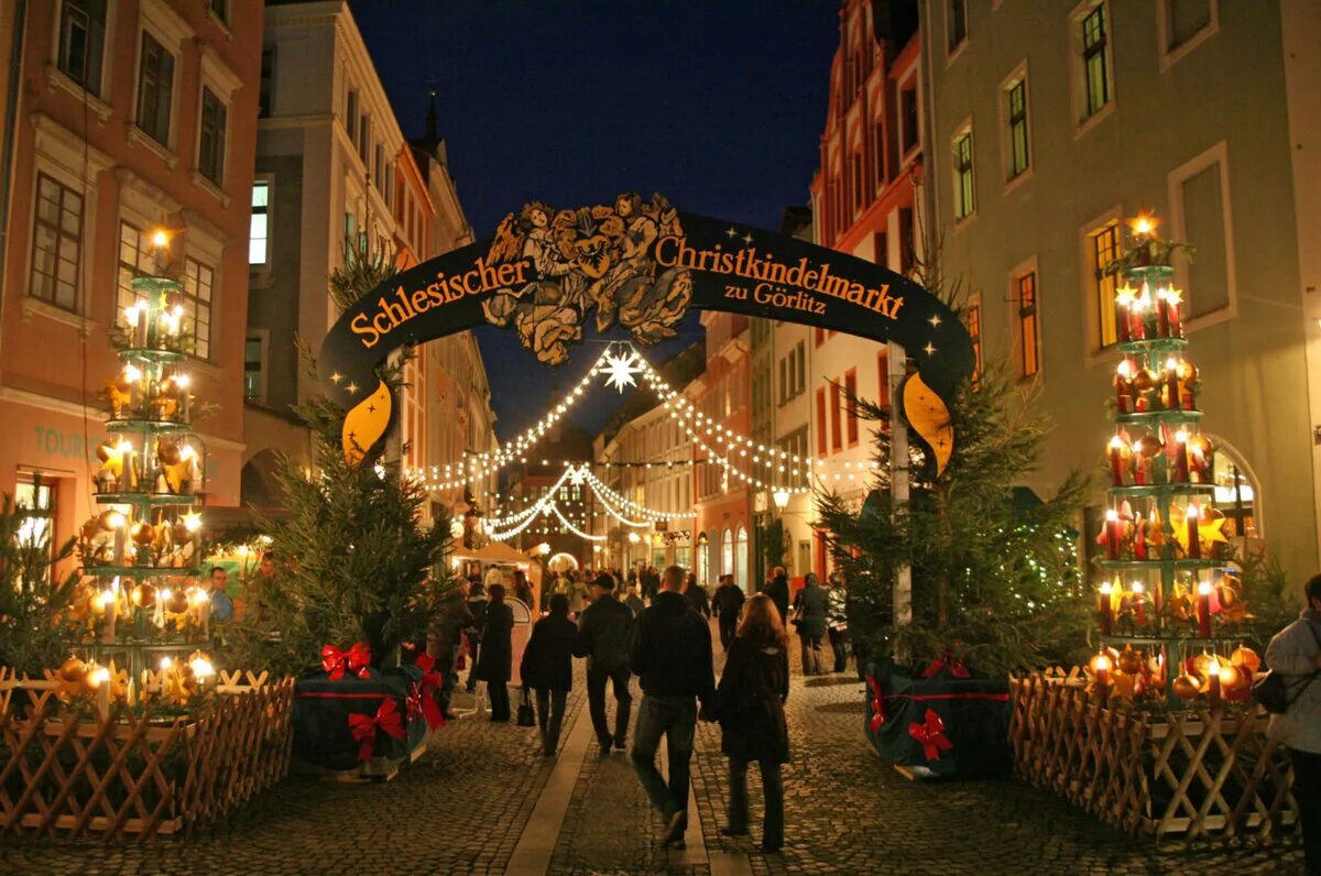 Как празднуют новый год в германии. Вайнахтен в Германии. Рождество в Германии традиции. Weihnachten Рождество в Германии. Ярмарка Саксонии Рождественская.
