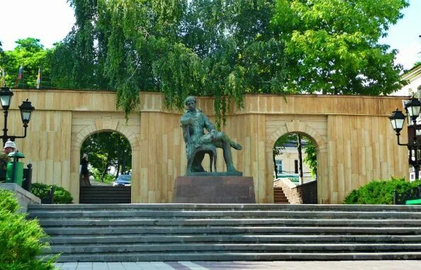 Пушкин в ставрополе. Памятник пушкину ставрополь. Памятник пушкину в ставрополе. Пушкин в ставрополе. Памятник булкину ставрополь.