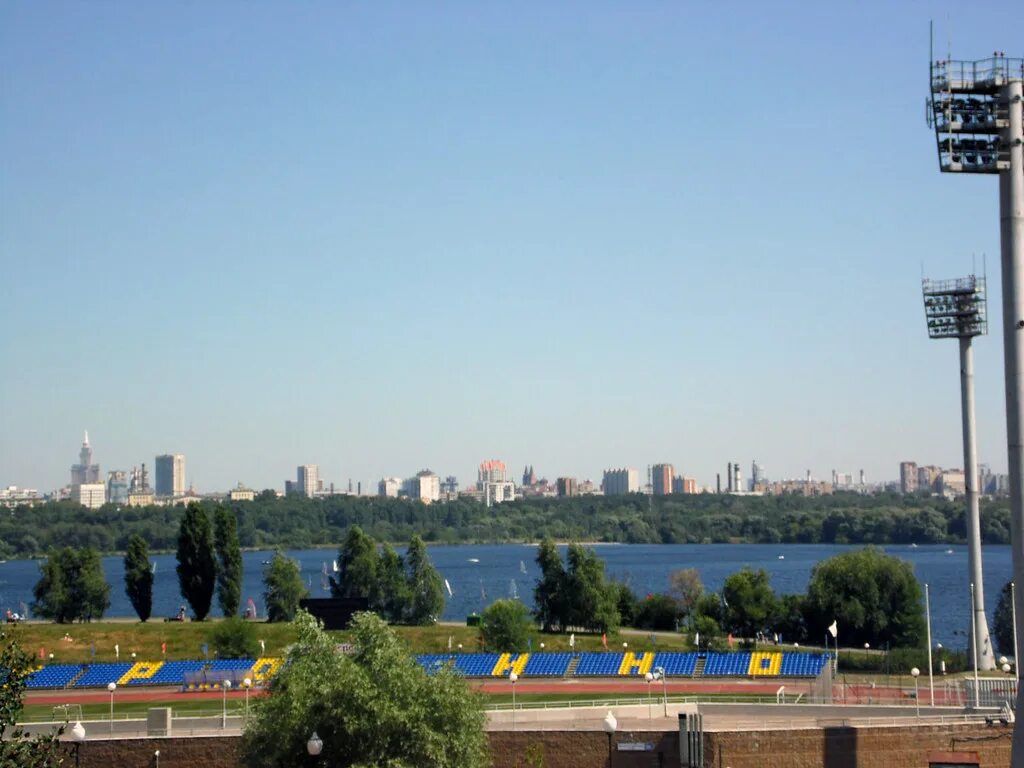 Строгинский затон. Строгино затон. строгинский затон стадион янтарь. строгинский затон закат. строгинский залив рядом со стадионом.