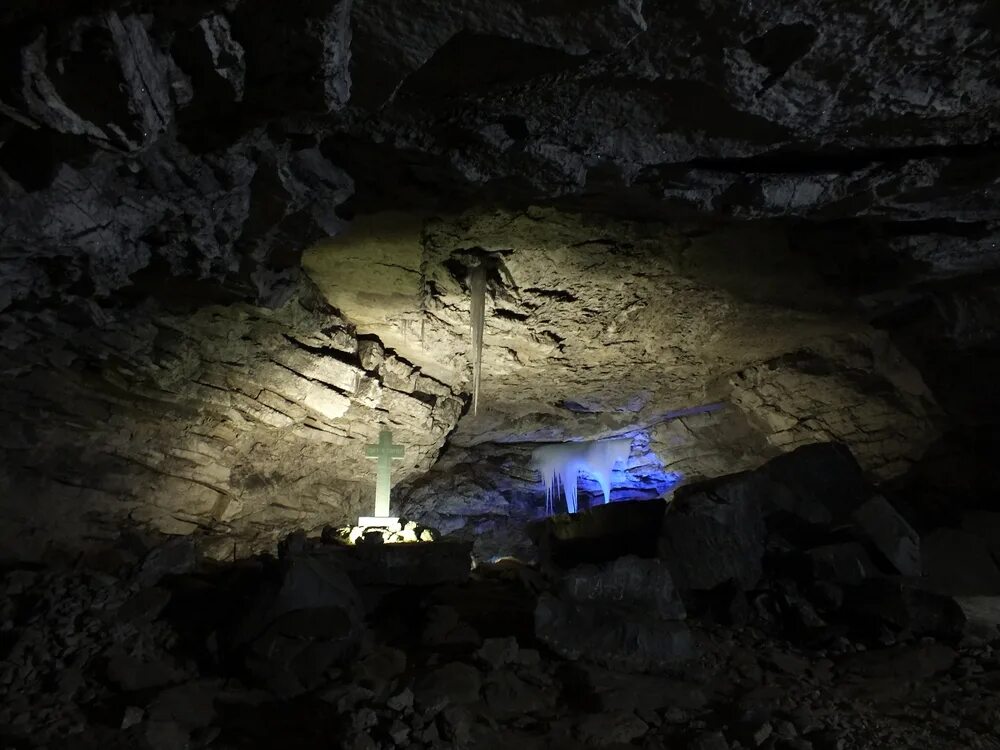 Кунгурская ледяная пещера грот данте. Камень грешников. Кунгурская ледяная пещера чертов коготь. Грот данте кунгурской пещеры. Зуятская пещера.