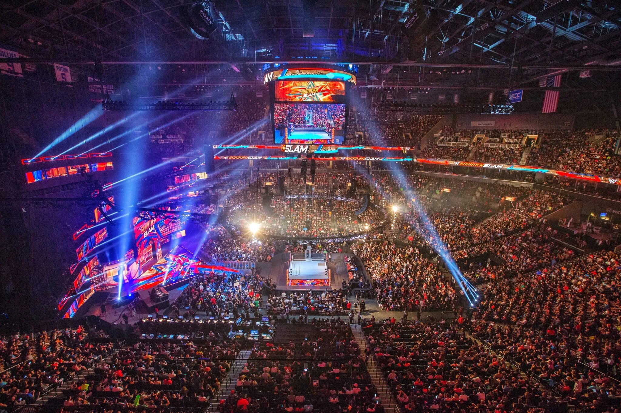 Арена красная wwe. Wwe arena. Wrestlemania арена. Wwe raw arena. Wwe performance center.