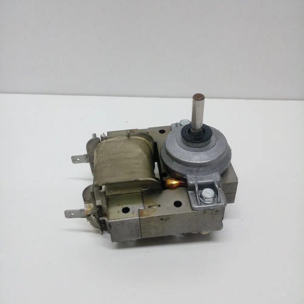 Индезит wdn 2296. Двигатель для сушильной машины 301kwfn5y203. Люфт двигателя сушки ariston c00278310. Мотор сушки индезит armxxd129. Двигатель сушки стиральной машины.