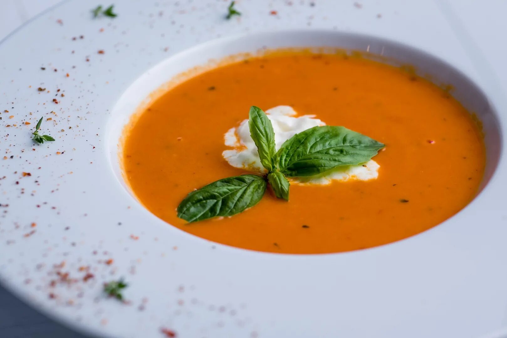 Томатный суп бар москва. Гаспачо страчателла. Борщ при грудном вскармливании. Суп паппа аль помодоро. Томатный суп с сыром страчателла.