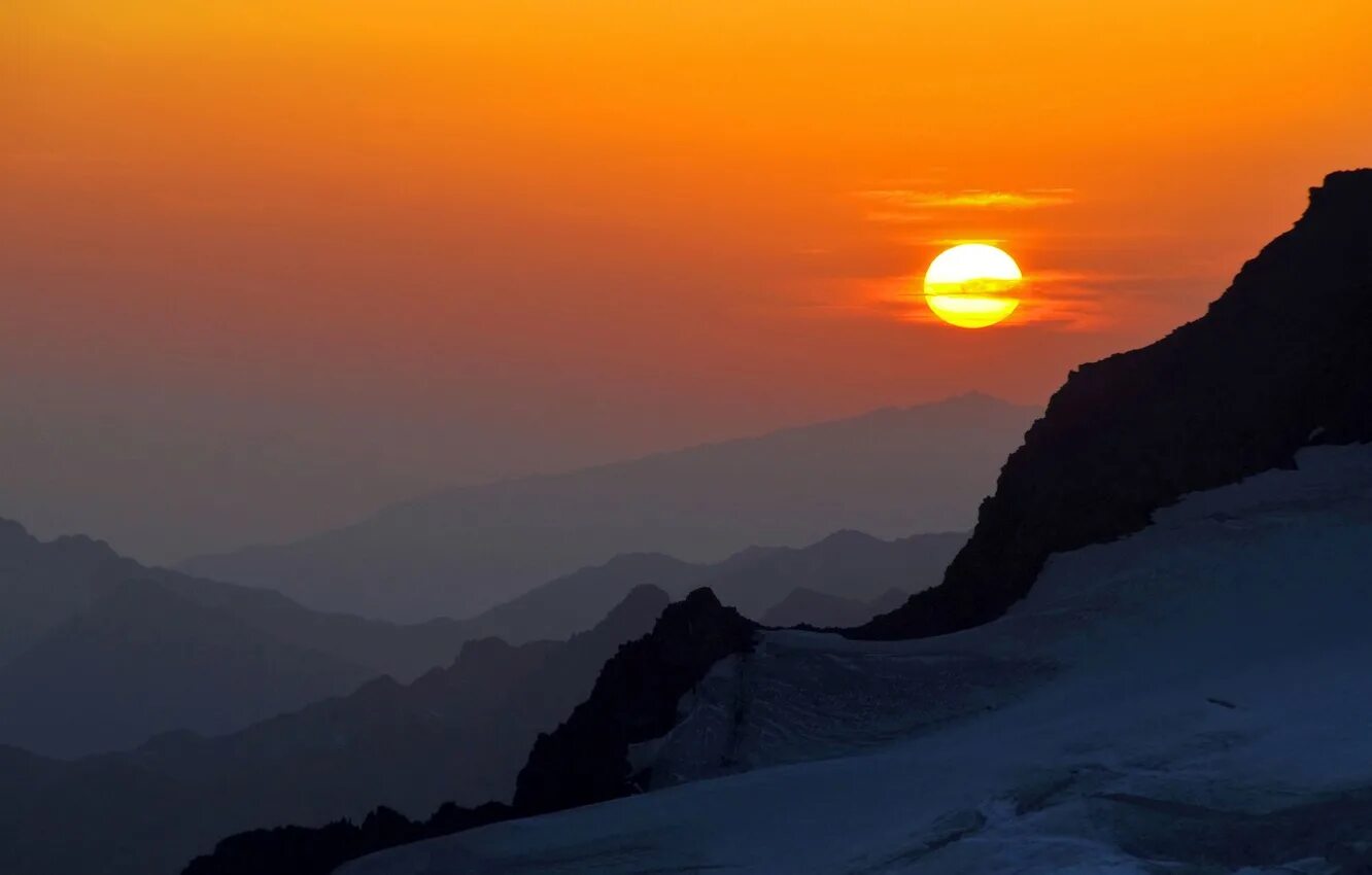 Закат в горах. Горы солнце. Рассвет в горах. Горы солнце. Природа горы.
