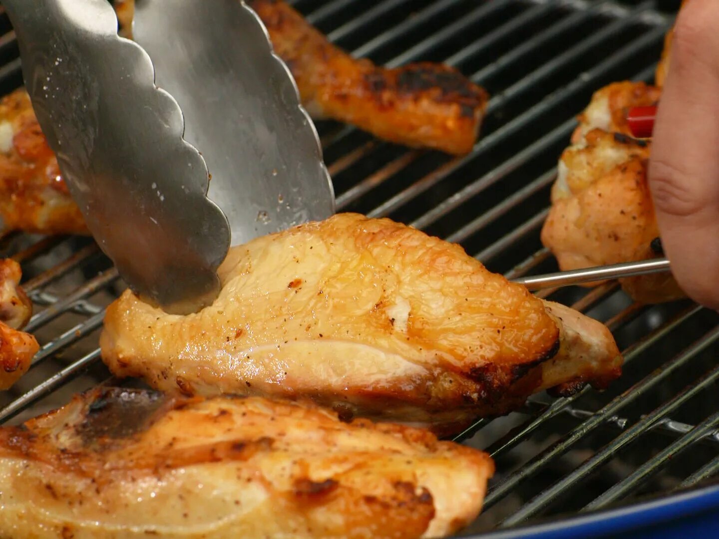 сколько жарить куры гриль. курица на сковороде гриль. курица гриль. курочка гриль в духовке. курица гриль.