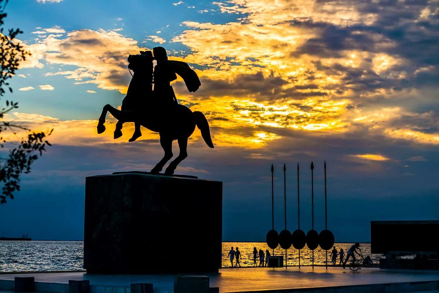 Памятник александру македонскому. Памятник Македонскому в Салониках. Памятник Александру Македонскому в Салониках, Греция. Памятник Александру Салоники.