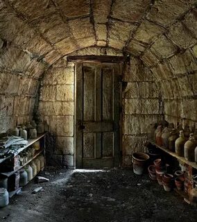 Подвал старого дома