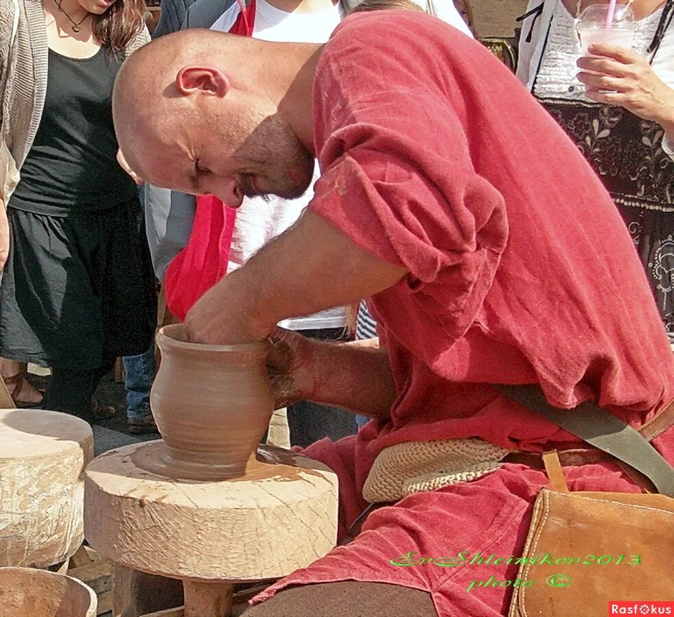 Гончар керамист художник. Гончарная мастерская невьянск. Гончар. Евреи гончары. Гончары россии.