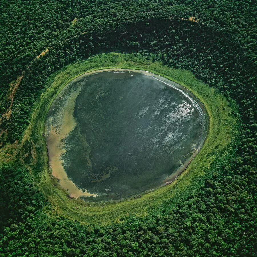 Тихий океан марианский желоб. Вулкан юкатан. Национальный парк королевы елизаветы уганда. Глубина черного моря марианская впадина. Где глубже на земле.