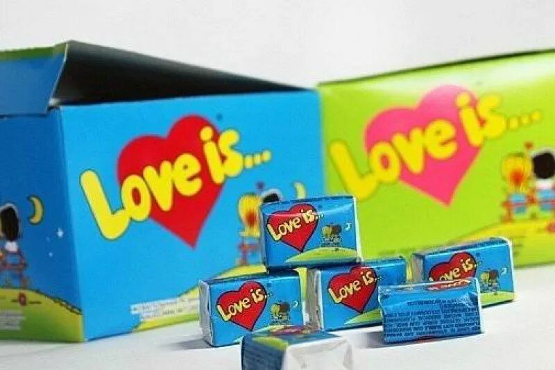 Картинке лове жвачка. Жевательная резинка love is. жвачка лав из. коробка жвачек. коробка жвачек love is.