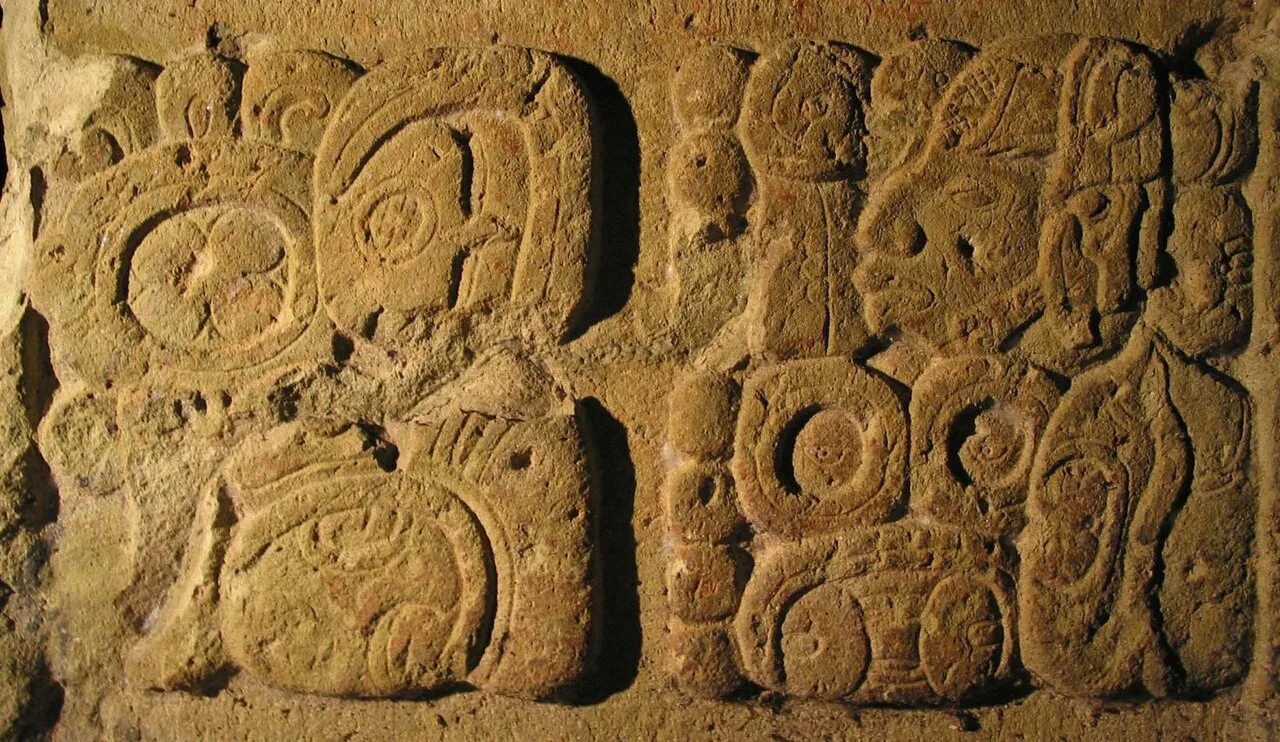 Исследователь письменности майя. Иероглифическая письменность майя. Исследователь письменности майя. Иероглифическая письменность племени майя. Исследователь письменности майя.