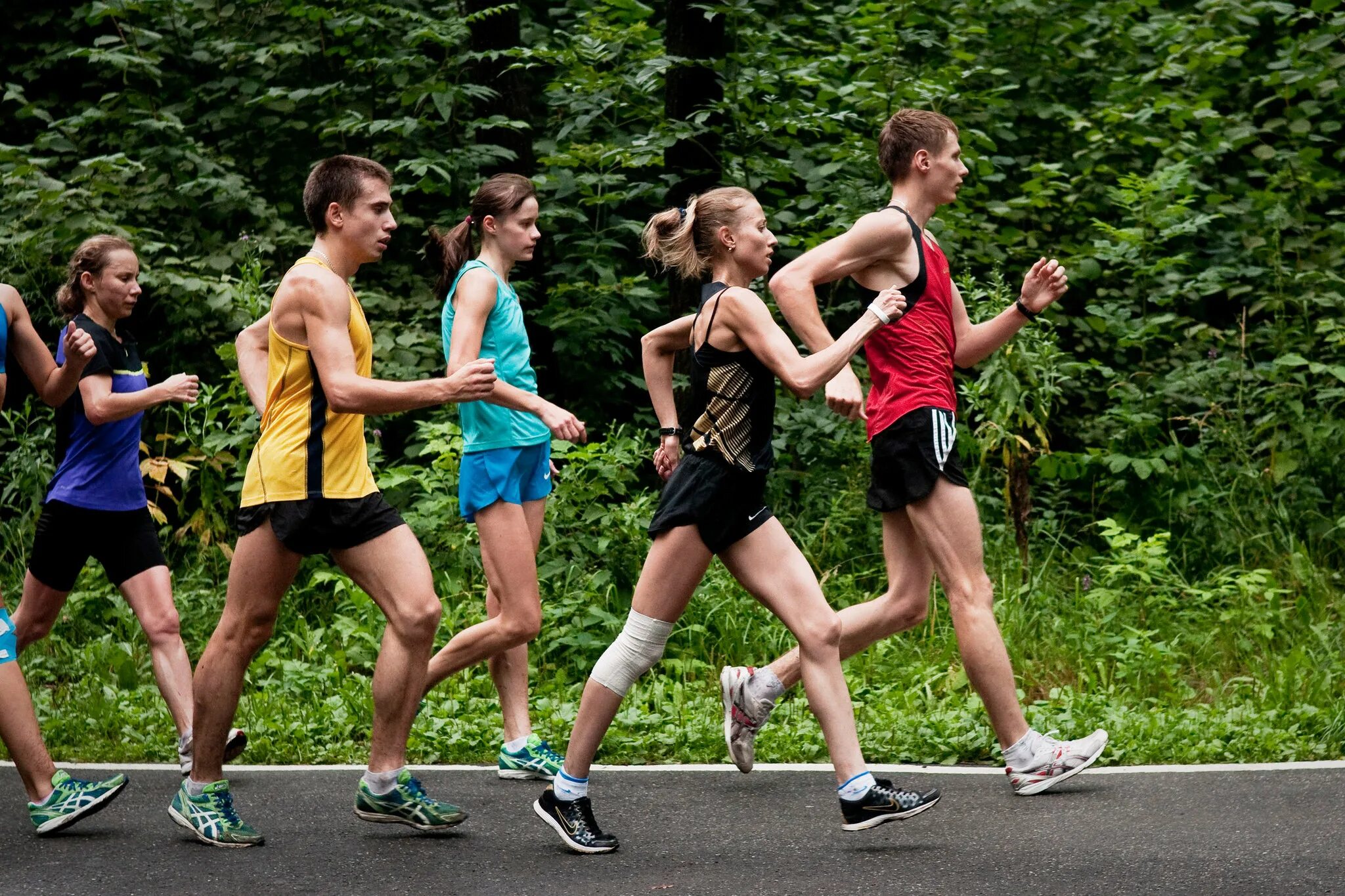 спортивные упражнения. спортивные дети. занятие физкультурой. активный образ жизни. Sports physical.