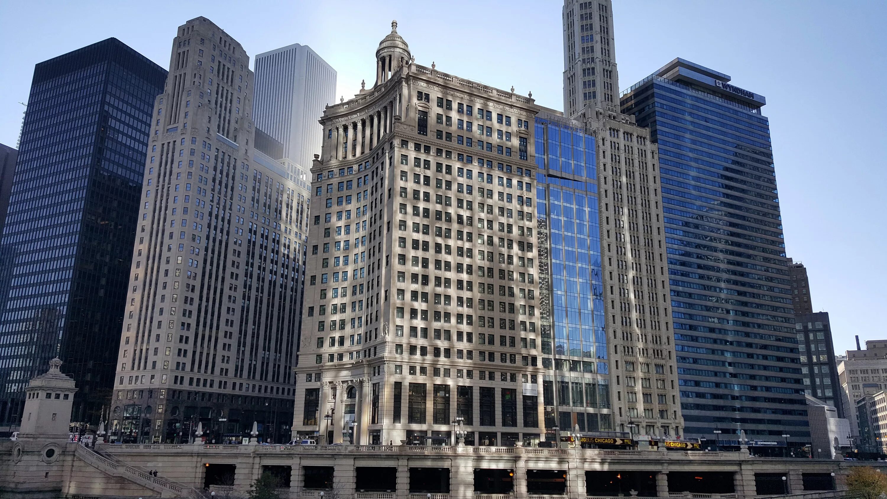 Мичиган-авеню в чикаго, сша. Штат иллинойс город чикаго. London chicago. London chicago. Чикаго скайлайн панорама.