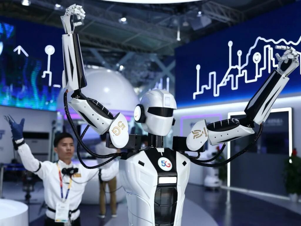 First robot. Робот 5g. Первый робот в мире. Самый первый робот. Самый 1 робот в мире.