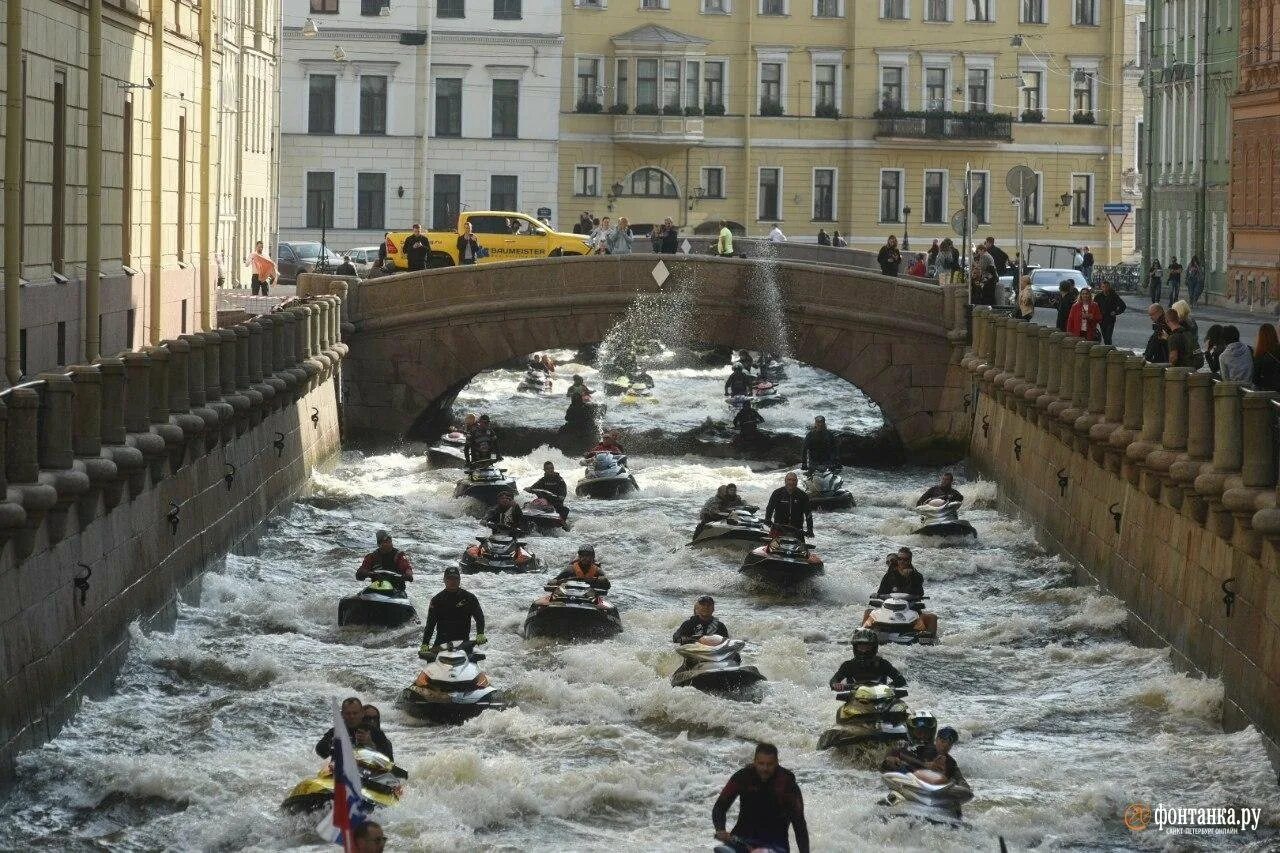 Спорт каналы санкт петербурга. Санкт-Петербург река Нева канал Грибоедова. Санкт-Петербург набережная реки Фонтанки прогулки по рекам и каналам. Каналы Питера Фонтанка. Водные каналы в Питере.