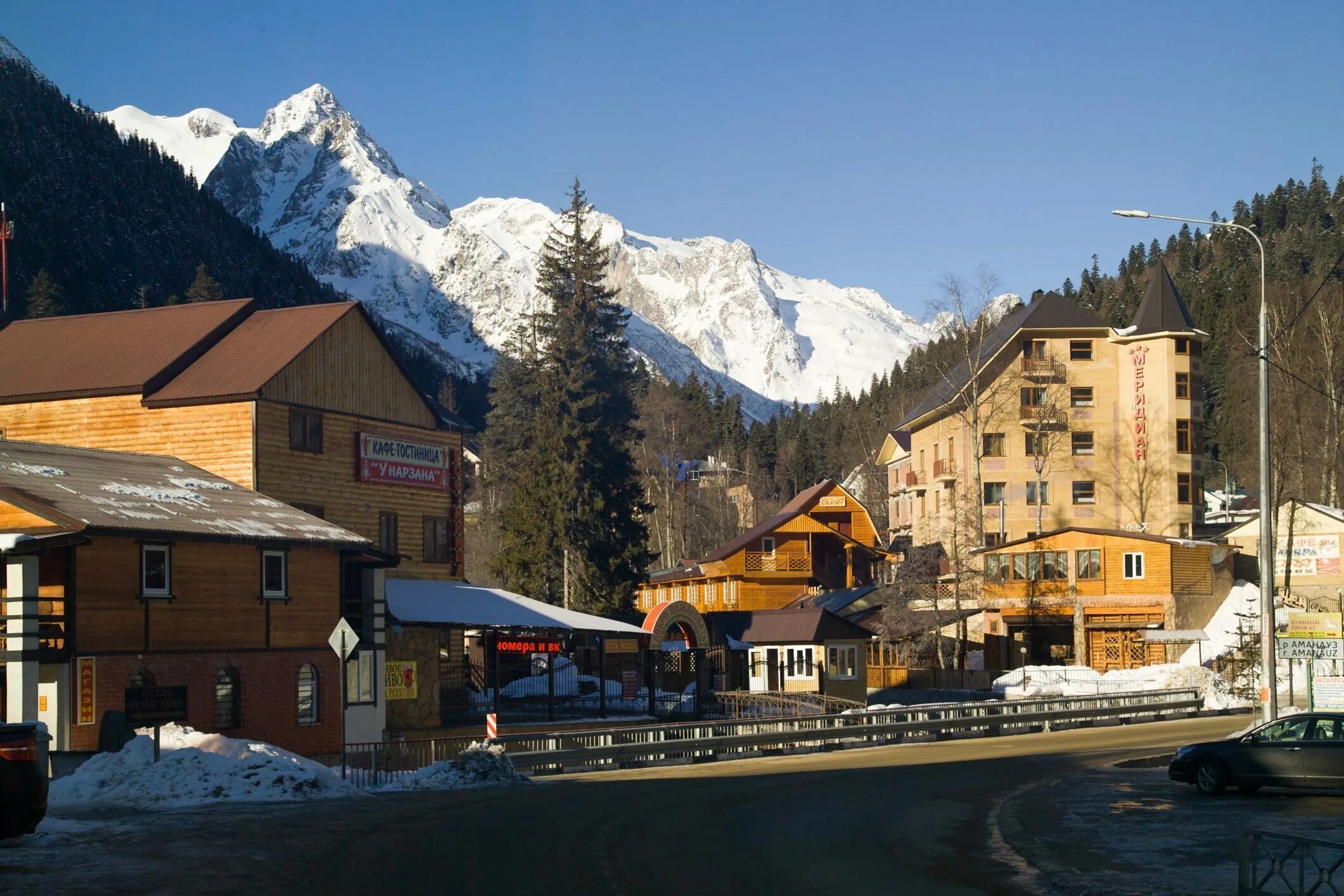 Домбай курортный посёлок горы. Домбай монастырь. Горный курорт домбай. Деревня домбай. Карачаево черкесия теберда домбай.