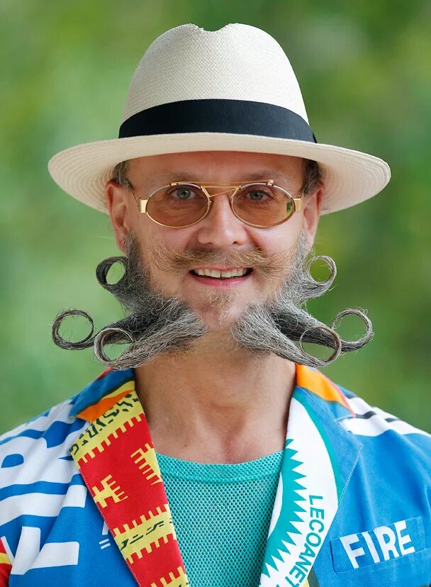 Бородатый дядя. Усатый итальянец. бородатый. усатый дядька.