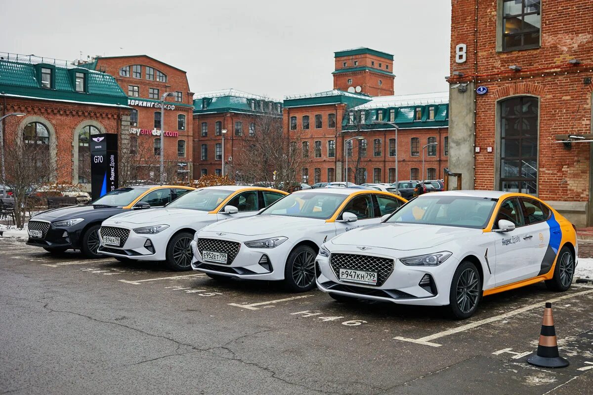 Долгосрочная автомобилей в москве. Genesis g70 каршеринг. бентли каршеринг. хендай дженезис каршеринг. машины в москве.