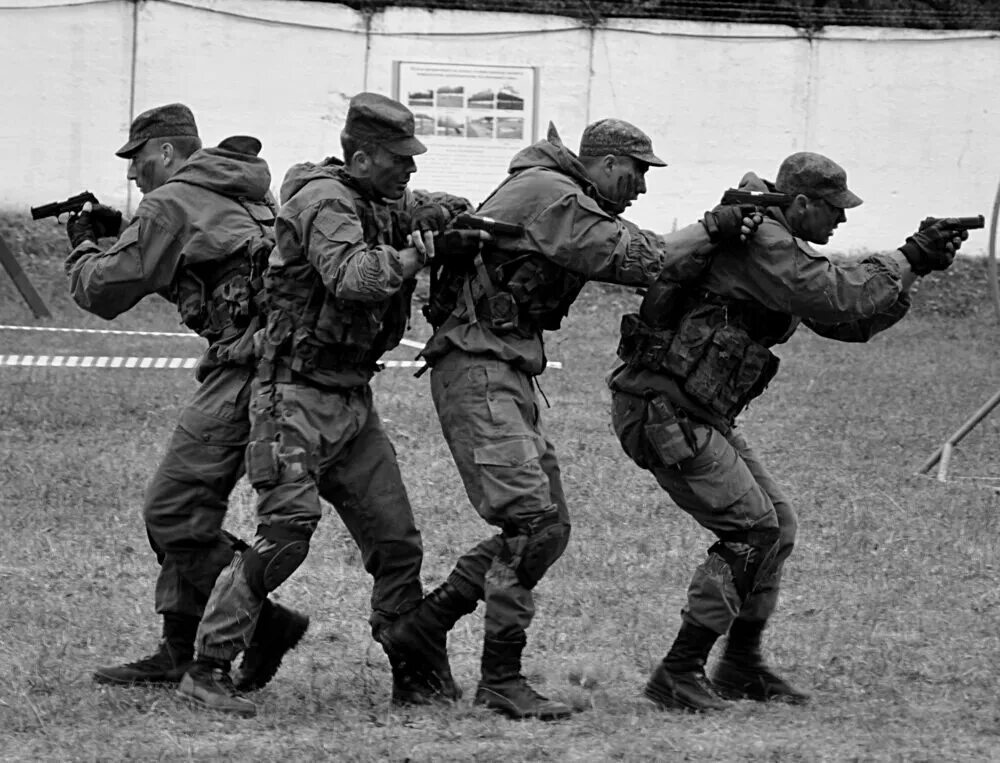 Спецназ фото. Полицейский спецназ ГДР. Боец спецназа. Спецназ России. Спецназ Альфа.