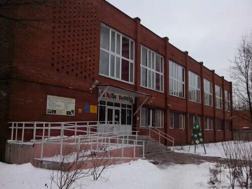 Учительская ул 21 санкт-петербург. Лицей сервиса и индустриальных технологий общежитие. Лицей индустриальных технологий сервиса лист. Лицей сервиса и индустриальных технологий общежитие. Лицей сервиса и индустриальных технологий спб общежитие.