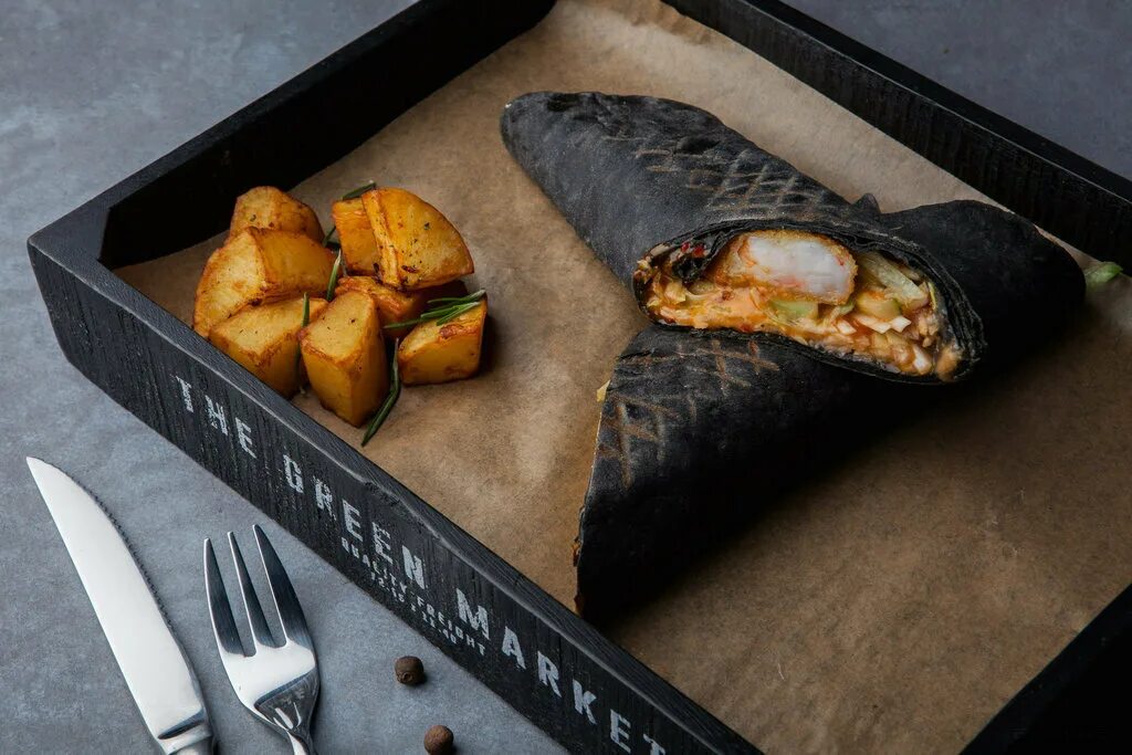 Black shawarma. Блэк шаурма. Шаурма. Черный лаваш. Шаурма в черном лаваше.