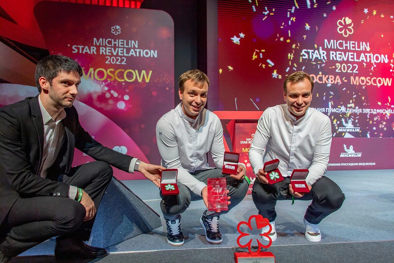 куда сходить в москве в феврале 2024. куда сходить в москве в феврале 2024. путешествие в рождество 2022 в москве. гум каток 2022. новогодняя москва.