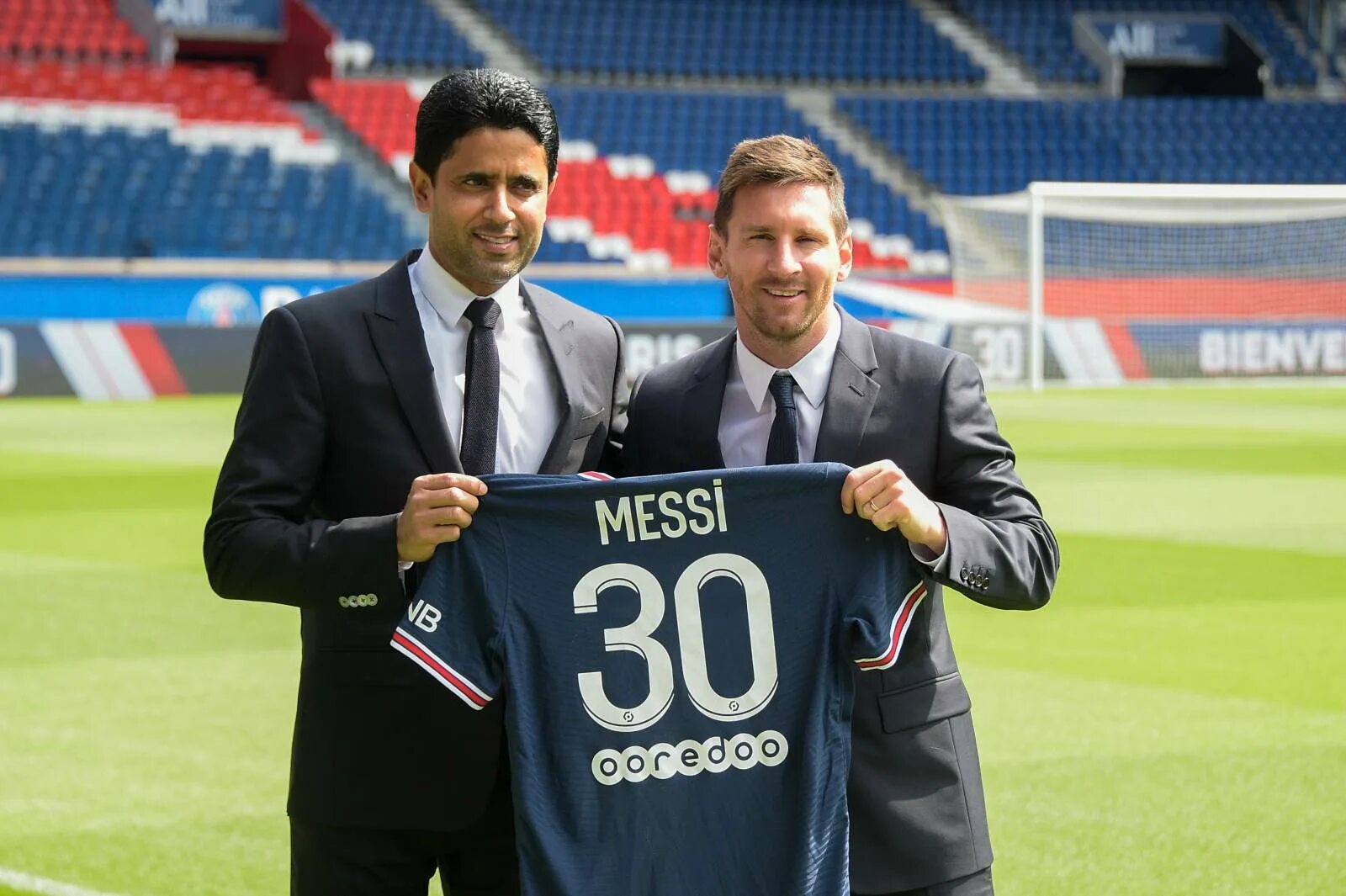 Новости спорта трансферы футбола. Сердар азмун 7. Малиновский футболист аталанта. Месси футболист псж. Трансфер футболиста.