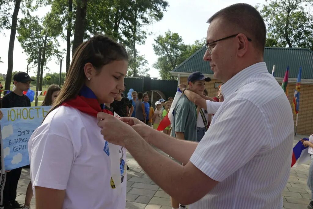 Новости славянска на кубани сегодня последние свежие. Открытие Спартакиады молодежи Кубани 2023. Славянск на Кубани дети на олимпиадах. Выпускной в Славянске на Кубани 2022 новая школа. Кубанские зори.