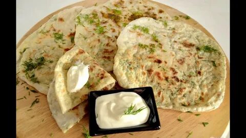 Кутабы с творогом и зеленью на сковороде