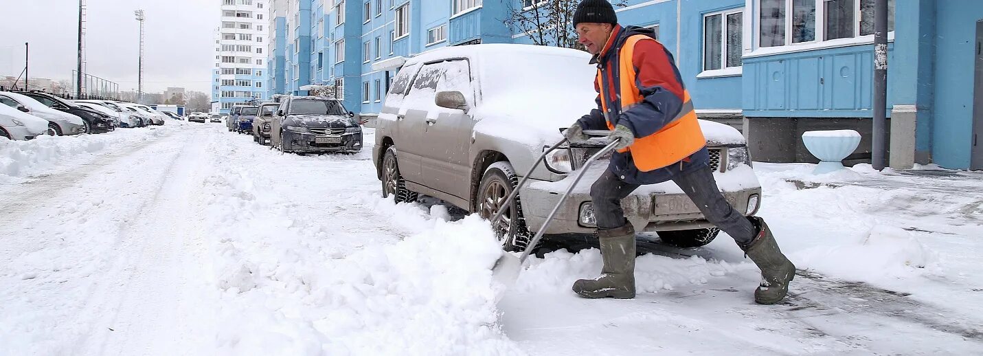 Нарушение 40 60. Уборка улиц Новосибирск. Крупный снег. Быстрая уборка снега от гаража. Уборка снега Лангепас.